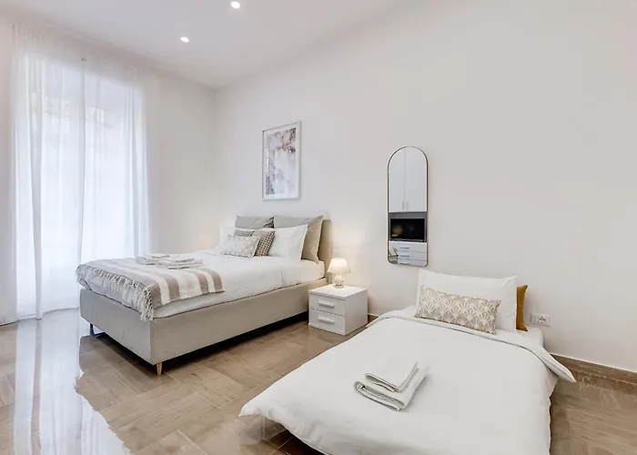 Apartament Fama - Mecenate 3br & 2ba Rzym